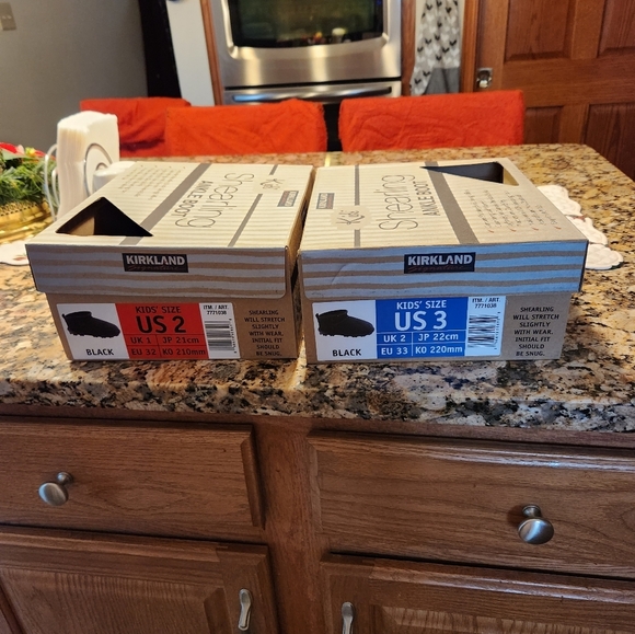 Kirkland Signature Kids' Shearling Ankle Boot - Picture 7 of 7